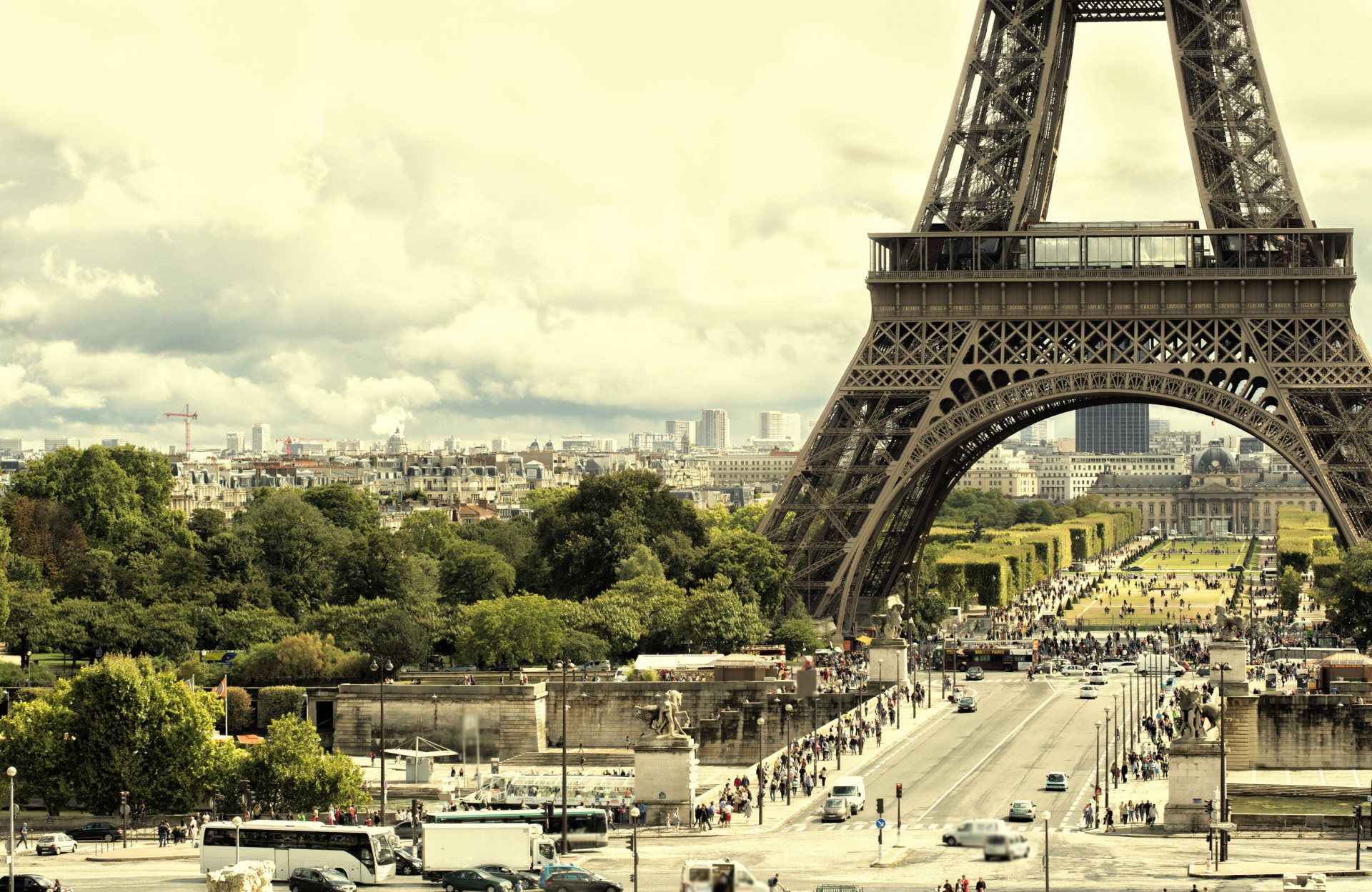 The Eiffel Tower: facts, history, construction, secrets - We Build Value