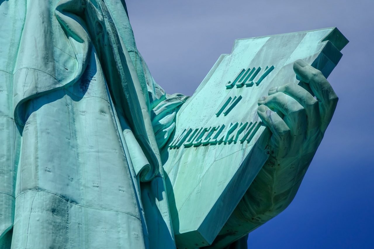 Cosa C'È Scritto Sul Libro Della Statua Della Libertà