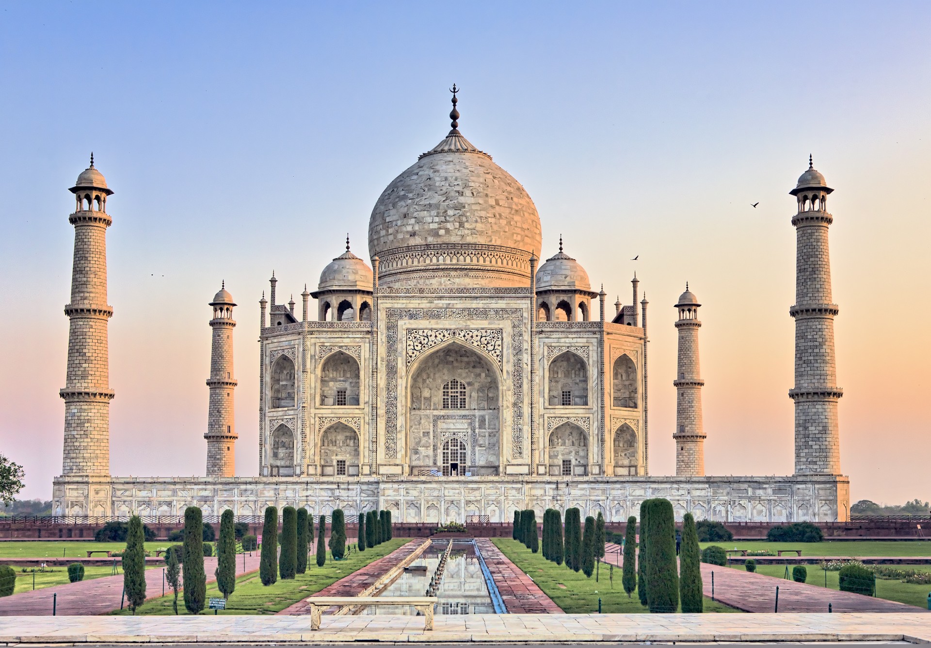 Taj Mahal, the monument threatened by pollution - We Build Value