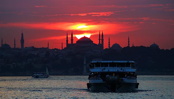 Kanal Istanbul at night